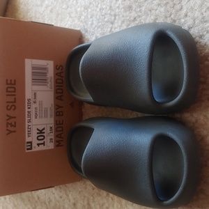 Yeezy Slide carbon sz 10k